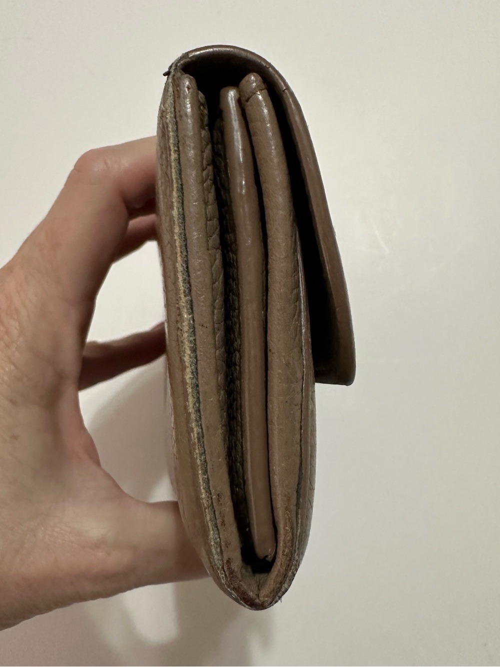 SALVATORE FERRAGAMO TAN LEATHER GANCINI CONTINENTAL WALLET MADE IN ITALY - Picture 4 of 15